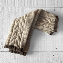 Load image into Gallery viewer, Cable wrist warmers (cream/fawn)