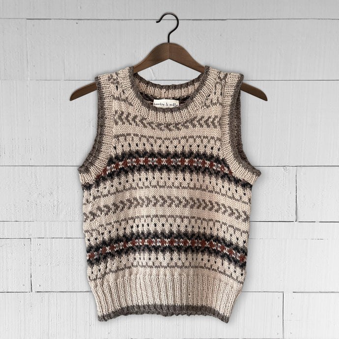 Fair Isle fitted round neck vest (sand/rust)